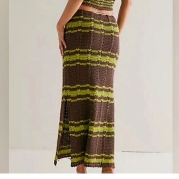 NWOT FREE PEOPLE Large Beach Cover up DONNI Sweater Set Crochet Skirt Crop Top - Picture 2 of 14